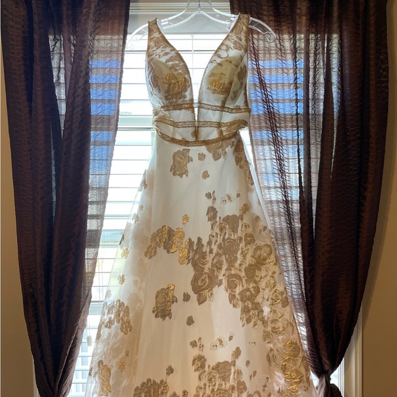 Ellie Wilde Prom Dress - Picture 2 of 4